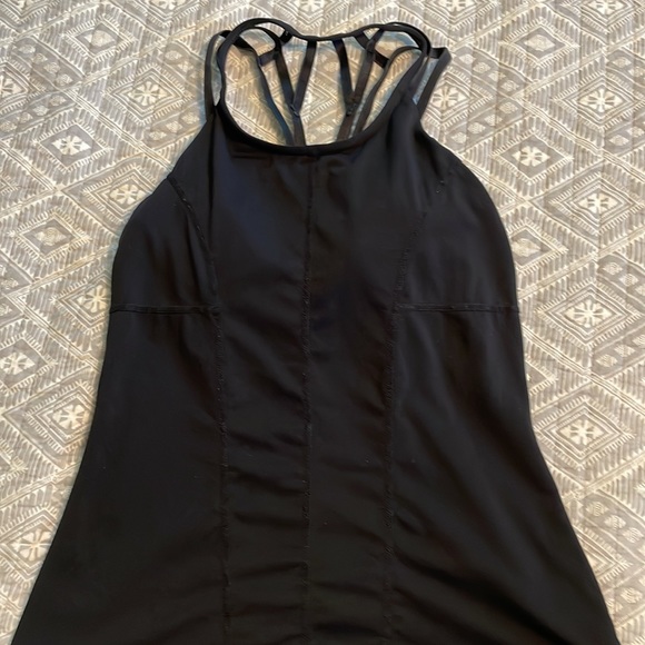 Fabletics High Neck Tank Outfit - Picture 2 of 9